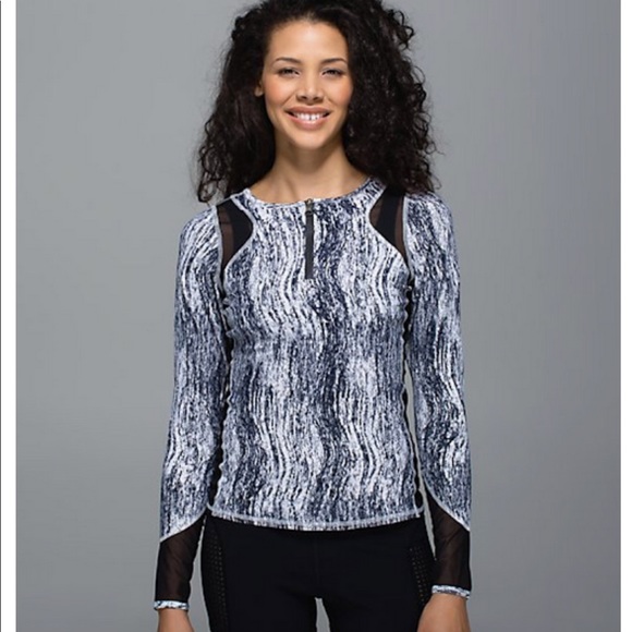 Lululemon Runner Texture Twist Black & White Top - Picture 8 of 8